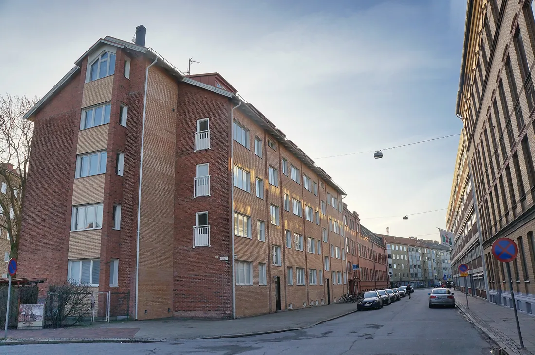 Flerbostadshus i tegel på Västra Rönneholmsvägen 36 i Slottsstaden