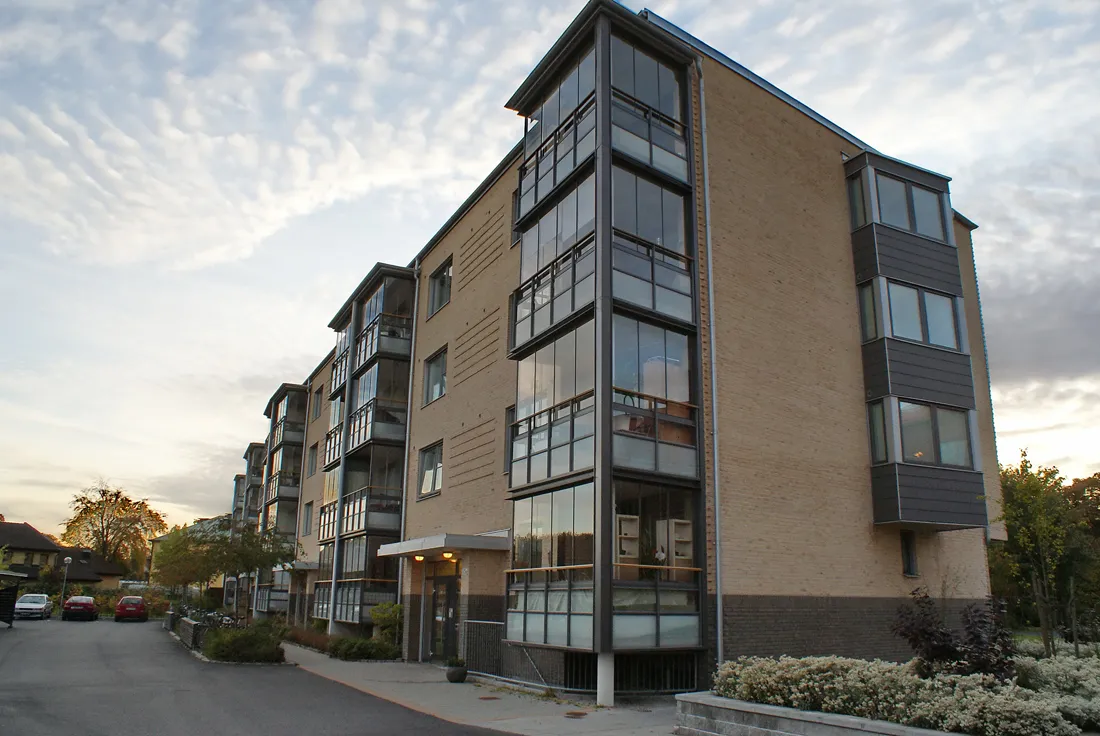 Gavel med glasade balkonger, Lundavägen 15–17 i Arlöv